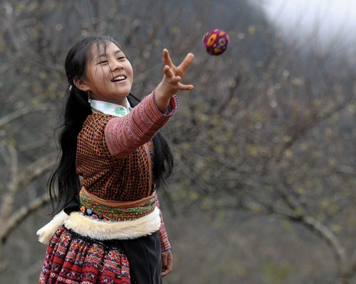Ném Pao – trò chơi dân gian của dân tộc H’Mông Yên Bái